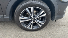 Nissan Qashqai 1.3 DiG-T N-Connecta 5dr Petrol Hatchback
